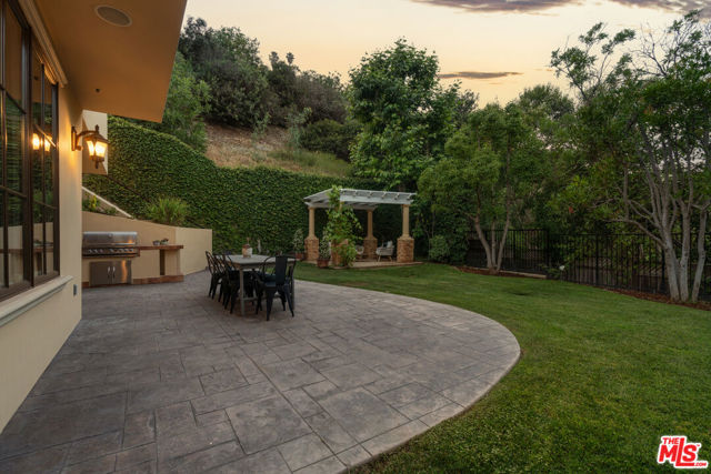 3697 Benedict Canyon Lane, Sherman Oaks CA: https://media.crmls.org/mediaz/54018845-685f-46cc-9330-5ffa411a417b.jpg