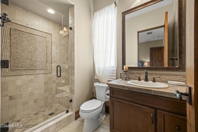 82 Queens Garden Drive, Thousand Oaks CA: https://media.crmls.org/mediaz/5401b352-73a4-44d1-97bd-9d614d1de11e.jpg