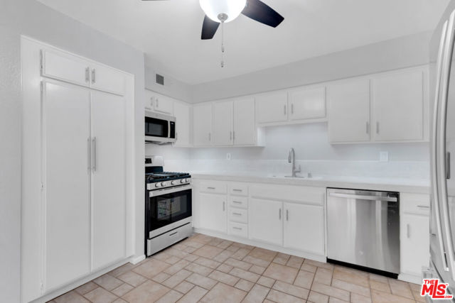 603 Racquet Club Lane, Thousand Oaks CA: https://media.crmls.org/mediaz/54020029-d0b5-416f-9fb9-080f88b2b55e.jpg