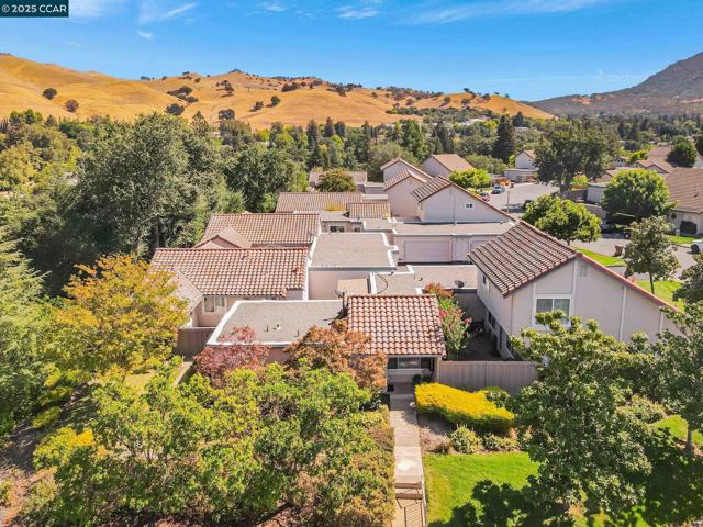 4 Mt Wilson Way, Clayton CA: https://media.crmls.org/mediaz/54024f9f-f2e4-4fb9-9899-1ed01f5ac31d.jpg