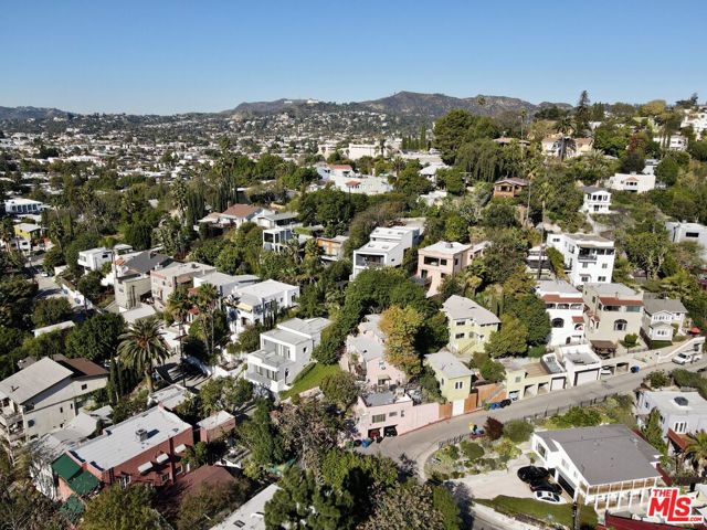 3901 De Longpre Avenue, Los Angeles CA: https://media.crmls.org/mediaz/5402dc7f-de27-48c8-ba7a-51a182ecdbf4.jpg