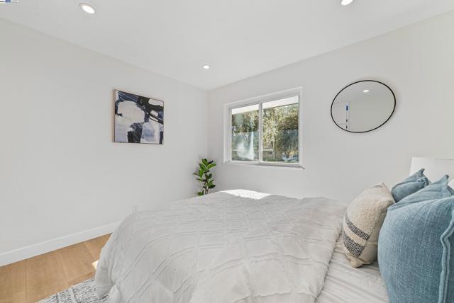 39850 Sundale Dr., Fremont CA: https://media.crmls.org/mediaz/54038008-8ebf-4667-8ee9-b8e8df299277.jpg