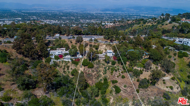 3197 Benedict Canyon Drive photo 4