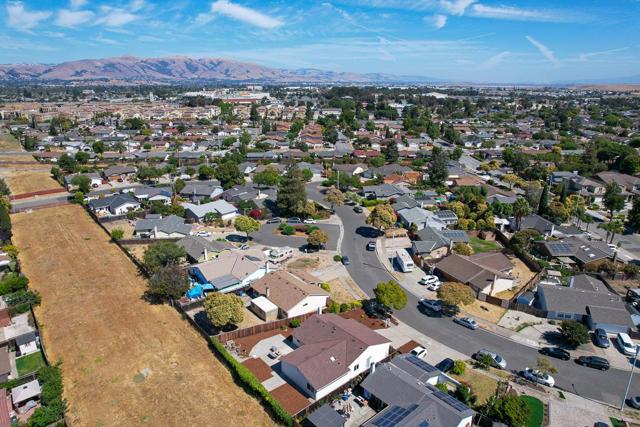 5953 Bellflower Drive, Newark CA: https://media.crmls.org/mediaz/54043908-5823-4aa5-9298-0a355f302d82.jpg