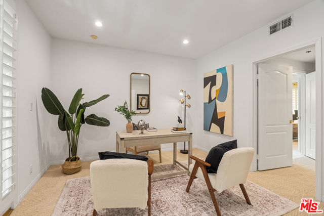 575 S Barrington Avenue, Los Angeles CA: https://media.crmls.org/mediaz/54045280-a45a-4d02-b5f0-46c05081ea3b.jpg