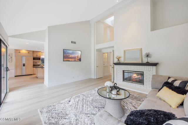 790 Spring Canyon Place, Thousand Oaks CA: https://media.crmls.org/mediaz/5405fdb8-57ab-4517-98eb-ff4c086ec553.jpg