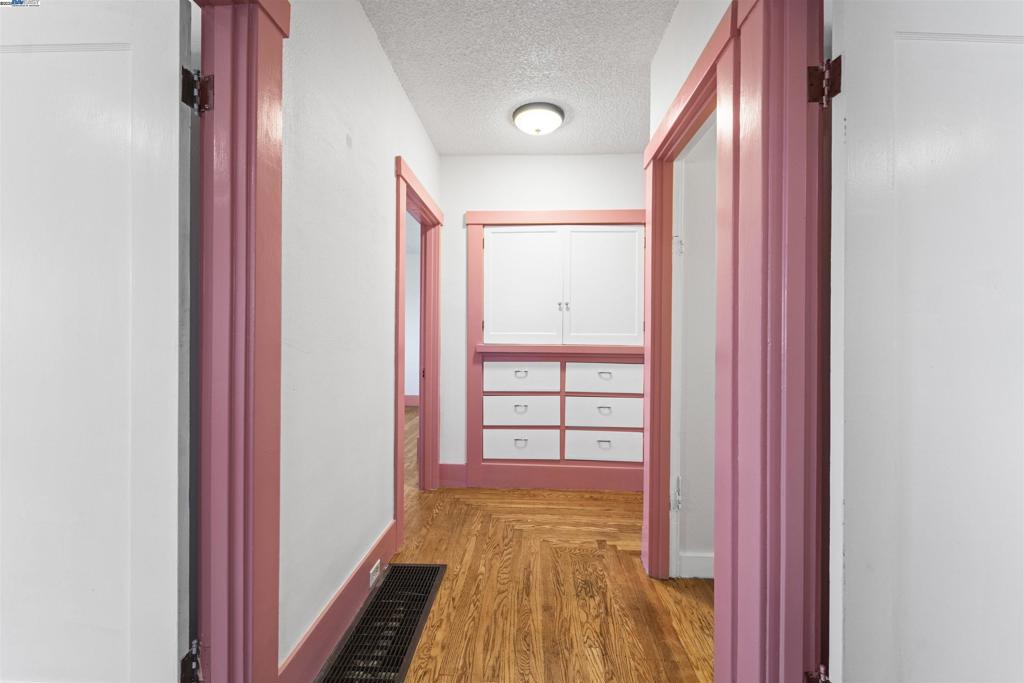 https://media.crmls.org/mediaz/540613ad-3110-4127-9f71-77ad63794c13.jpg?preset=X-Large