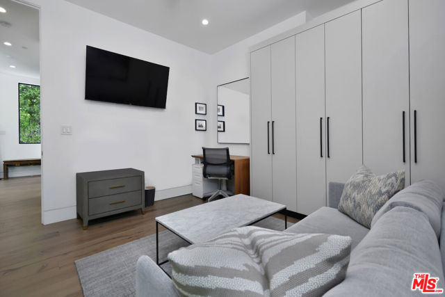 5316 Lennox, Sherman Oaks CA: https://media.crmls.org/mediaz/540613e9-c929-4fdf-ac56-a1799504f4a4.jpg