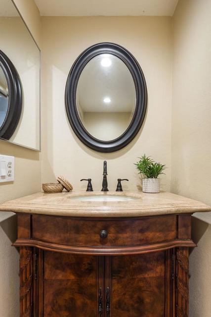 19414 Vineyard Lane, Saratoga CA: https://media.crmls.org/mediaz/54061c90-7101-4b52-8466-ef123cfe4564.jpg