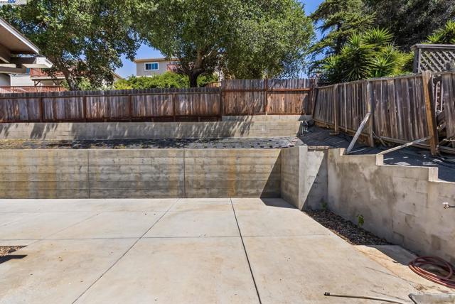 25910 Westview Way, Hayward CA: https://media.crmls.org/mediaz/54063725-b4b3-4560-9b7c-e48108cfeb99.jpg