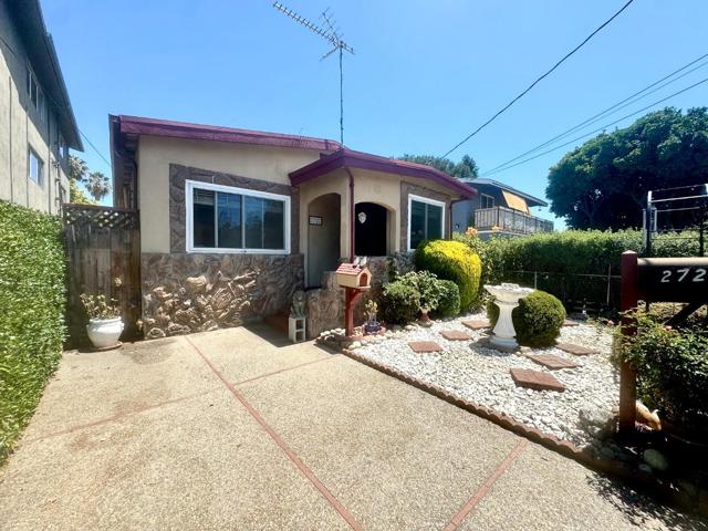 2727 Blenheim Avenue, Redwood City CA: https://media.crmls.org/mediaz/54066fd9-8404-4921-84fa-f6ad7e329a7e.jpg