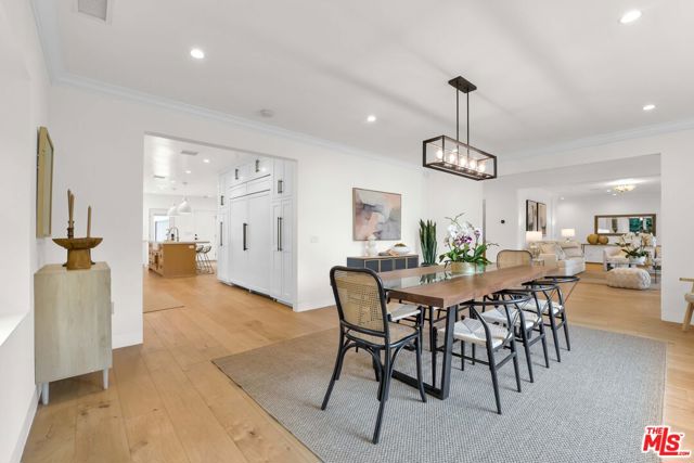 602 S Lucerne Boulevard, Los Angeles CA: https://media.crmls.org/mediaz/5406a1e5-ac4f-47aa-945f-483da63885e2.jpg