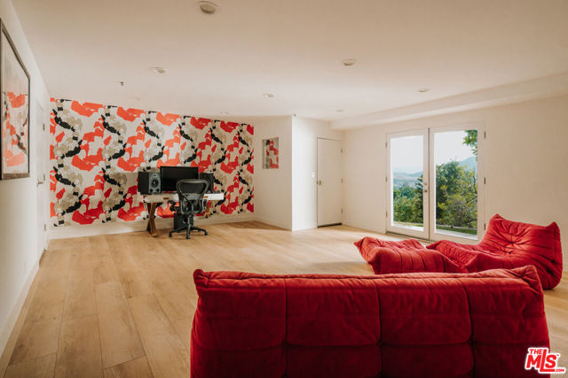 28333 Foothill Drive, Agoura Hills CA: https://media.crmls.org/mediaz/5406dd96-bf6f-423b-b172-23b4ef33ec6d.jpg