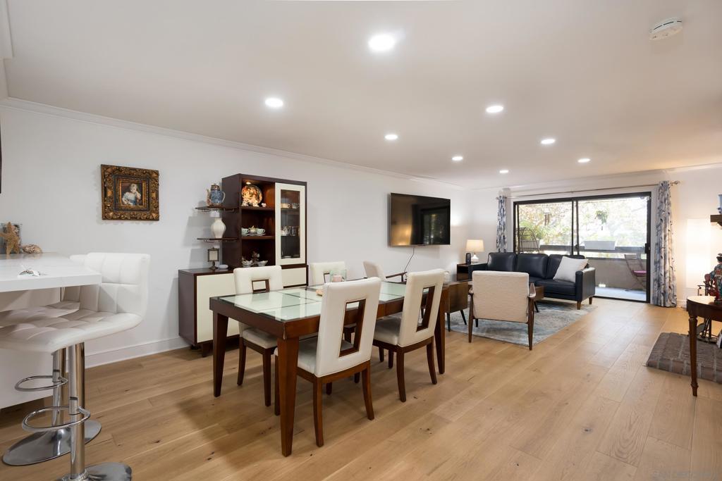 8880 Villa La Jolla Dr #208