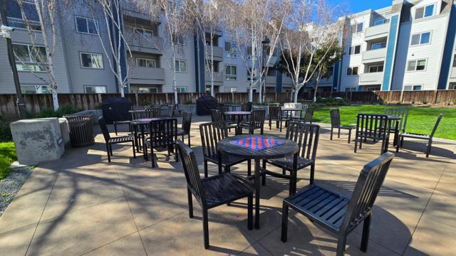 6400 Christie Avenue, Emeryville CA: https://media.crmls.org/mediaz/5407901f-5b2f-49ef-8f92-583fa63f84a4.jpg