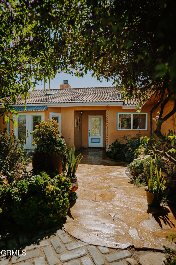 https://media.crmls.org/mediaz/54089825-f4db-427b-b8ad-22799be42532.jpg?preset=X-Large