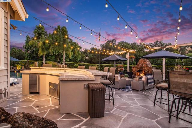 91 RED CYPRESS CT, Danville CA: https://media.crmls.org/mediaz/5408d9cb-45ba-425b-818c-4350f52ccce7.jpg