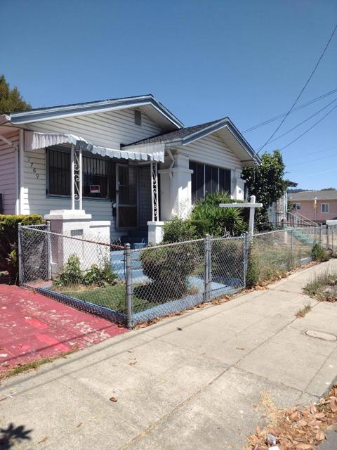 1769 87th Avenue, Oakland CA: https://media.crmls.org/mediaz/5408e180-b8ab-4173-ba64-7dfe110a1f91.jpg