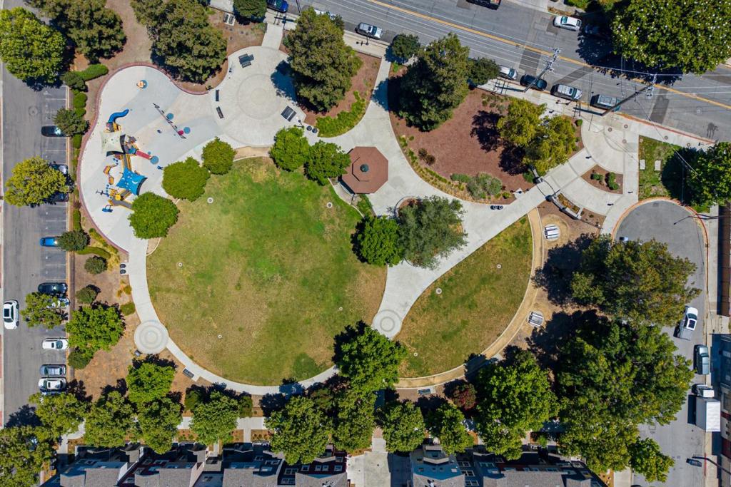 https://media.crmls.org/mediaz/54098159-d082-4945-965a-6a594fbdb3c1.jpg?preset=X-Large