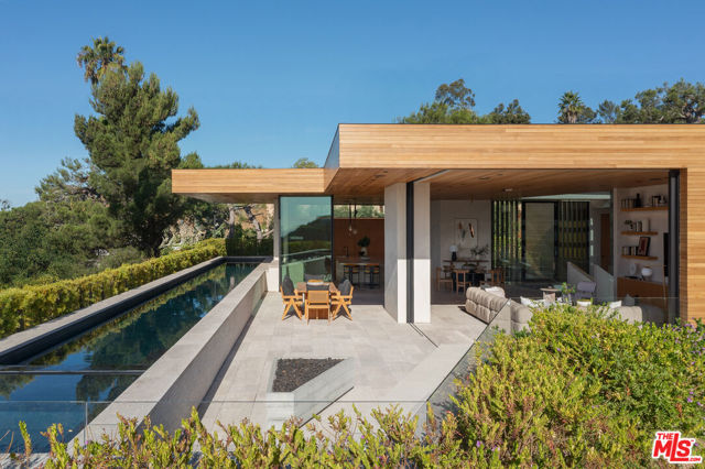 1520 Carla, Beverly Hills CA: https://media.crmls.org/mediaz/54098771-f13e-46b1-9f95-e6bbdd3a60f7.jpg