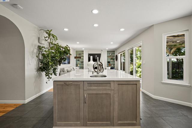 6408 Boone Dr, Castro Valley CA: https://media.crmls.org/mediaz/5409f86d-416a-4480-b907-b8e3321be32e.jpg