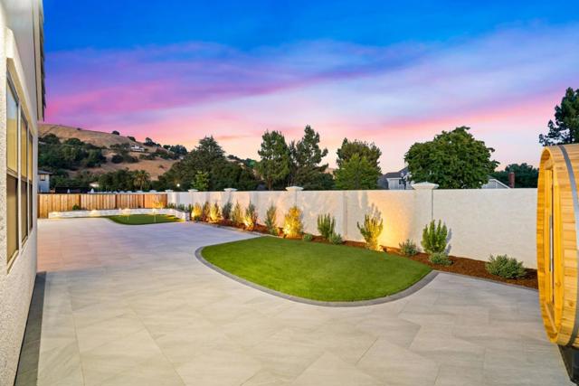 18312 Corte Simon, Morgan Hill CA: https://media.crmls.org/mediaz/5409fbb6-6e45-46b5-9b11-fc419f675c21.jpg