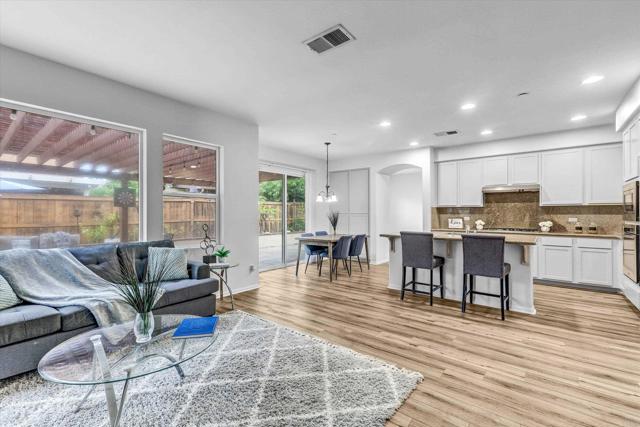 Detail Gallery Image 10 of 41 For 1717 Webber Way, Chula Vista,  CA 91913 - 6 Beds | 4 Baths