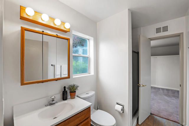 5324 Felice Place, Woodland Hills CA: https://media.crmls.org/mediaz/540aa552-9c2c-43f8-b86a-bab3f08ffcfa.jpg