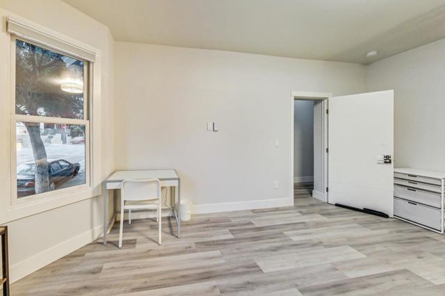 811 Oak Street, San Francisco CA: https://media.crmls.org/mediaz/540ba0c2-c03c-4b6e-91d9-36875ec93503.jpg