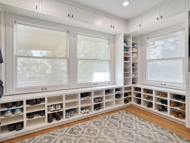 1327 Campbell Street, Glendale CA: https://media.crmls.org/mediaz/540bba56-3fb7-4126-8380-3521c0b38a0c.jpg