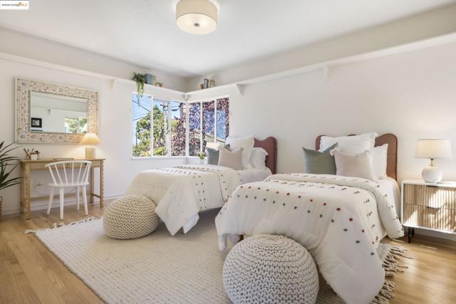1971 Hoover Ave, Oakland CA: https://media.crmls.org/mediaz/540bc701-253c-43ea-aa14-5452e148f621.jpg