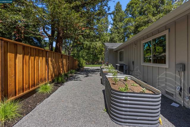 706 St Marys Rd, Lafayette CA: https://media.crmls.org/mediaz/540c528f-7256-411d-95ae-accafa56470f.jpg