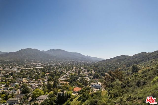 8554 Day Street, Sunland CA: https://media.crmls.org/mediaz/540c5771-3aff-407c-98e9-1dd330d09682.jpg