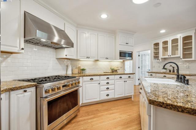 628 Saint Mary St, Pleasanton CA: https://media.crmls.org/mediaz/540c6cd0-d889-413f-9b9f-71318e35bcc6.jpg