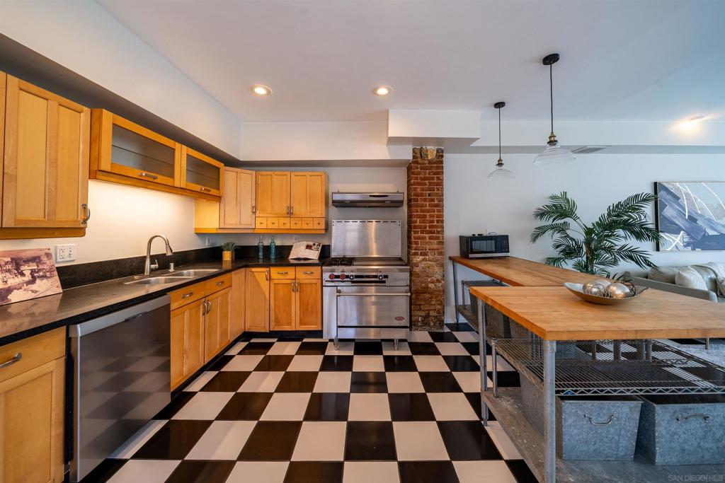 2846 30 St - photo 6