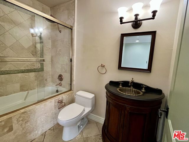 4301 Los Feliz Boulevard, Los Angeles CA: https://media.crmls.org/mediaz/540ca465-aefa-4ad5-907b-64843fcbfaed.jpg