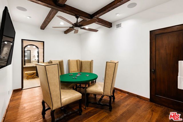 330 Kempton Road, Glendale CA: https://media.crmls.org/mediaz/540d5376-9664-404e-af9f-239544351cf5.jpg