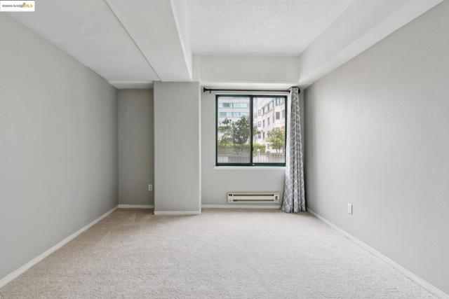 988 Franklin, Oakland CA: https://media.crmls.org/mediaz/540d5888-15dd-4224-865f-3322582d0f74.jpg