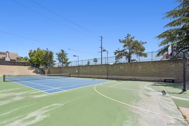 1198 Gazania Ct, San Marcos CA: https://media.crmls.org/mediaz/540e0580-e6eb-4bc0-80b2-6b9069a06704.jpg