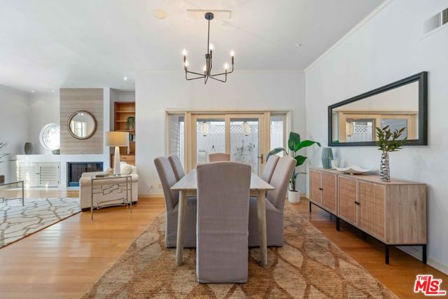 134 Roma Court, Marina del Rey CA: https://media.crmls.org/mediaz/540e17a9-f48a-486c-96d9-08b01bda7e02.jpg