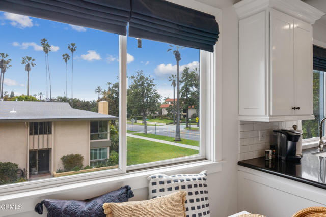 380 S Orange Grove Boulevard, Pasadena CA: https://media.crmls.org/mediaz/540ec13c-a17e-4f2b-bd61-e37bdc9998c6.jpg