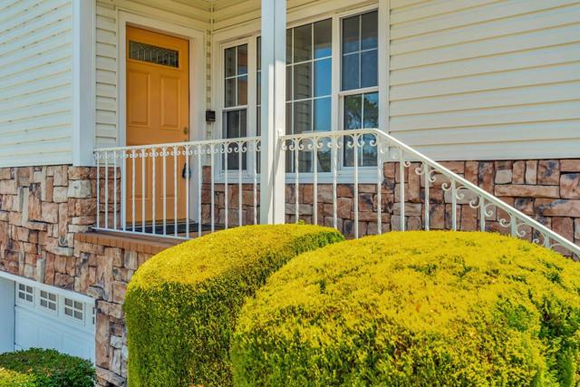 3709 Kenwood Avenue, San Mateo CA: https://media.crmls.org/mediaz/540ef482-5b11-4a54-aa25-09b2b19c82c8.jpg