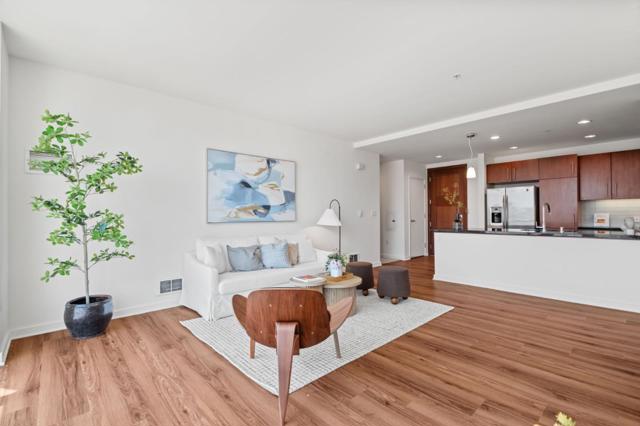 325 Berry Street, San Francisco CA: https://media.crmls.org/mediaz/540f050e-abf4-4057-bb9f-6b142d4172bb.jpg