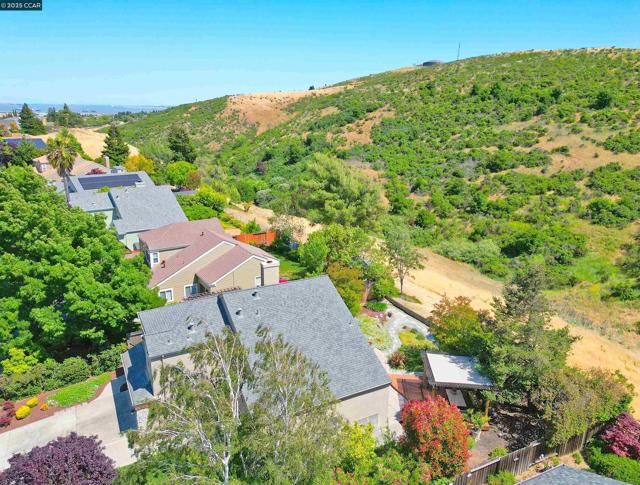594 Morning Glory Dr, Benicia CA: https://media.crmls.org/mediaz/540fc6dd-9e65-427a-9756-ea068c426235.jpg