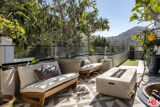 8145 Willow Glen Road, Los Angeles CA: https://media.crmls.org/mediaz/540fc79a-562d-4e22-b6c0-61d4388dc79f.jpg