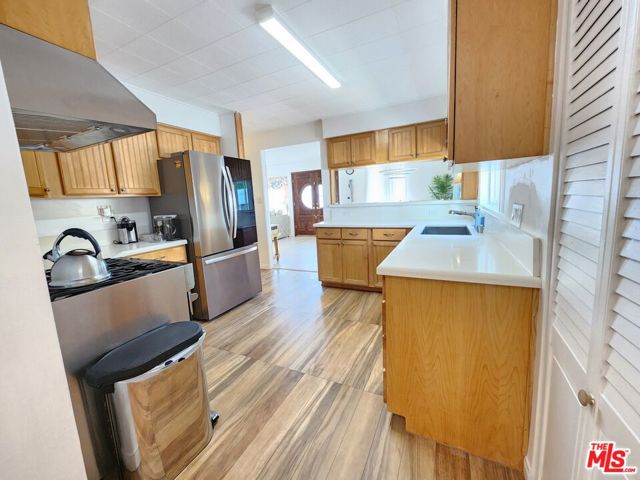 8130 Grimsby Avenue, Los Angeles CA: https://media.crmls.org/mediaz/540fdb71-2db1-4c00-bce4-766ce3a7f137.jpg