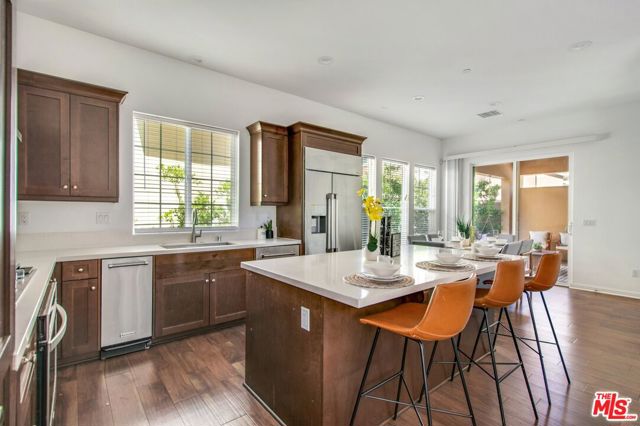 20659 W Beech Circle, Porter Ranch CA: https://media.crmls.org/mediaz/540fe74f-bbe3-4a80-bdc7-c07a52a74943.jpg