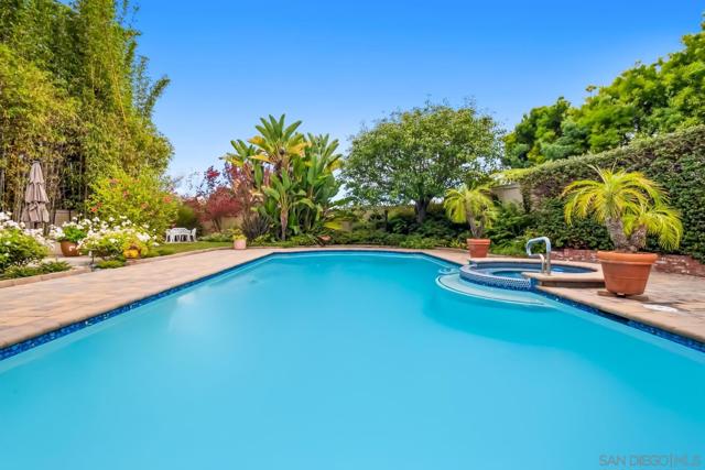 5979 Via Zurita, La Jolla CA: https://media.crmls.org/mediaz/54109722-ab47-4438-9c4d-219ba9892dea.jpg