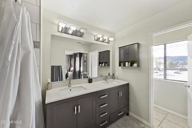 2228 Oak Haven Avenue, Simi Valley CA: https://media.crmls.org/mediaz/5410a190-2593-4dc2-8c94-4b1a5e052be5.jpg