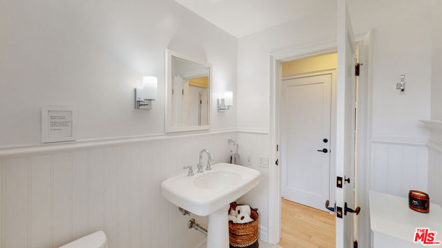 22626 Pacific Coast Highway, Malibu CA: https://media.crmls.org/mediaz/5410e8c3-a8f7-4890-8e6d-bcc6d6d35c32.jpg